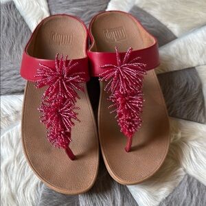 Fitflop Fino Bead Pompom sandal in Adrenaline Red!